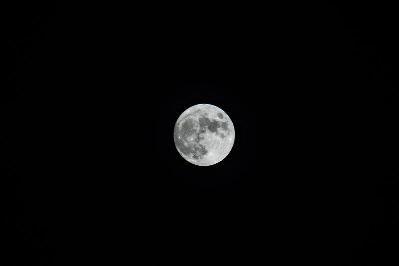 Księżyc w pełni i konstelacje — astrologia przepowiednie